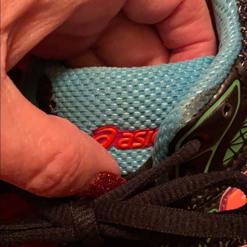 Women’s ASICS - Picture 6 of 8